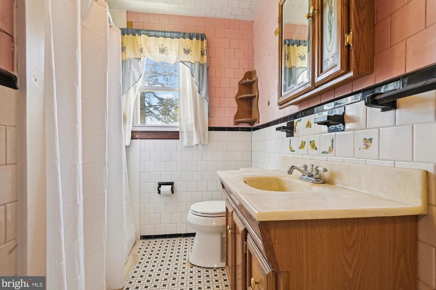 518 Hammonds Ln, Baltimore MD  21225-3644 exterior