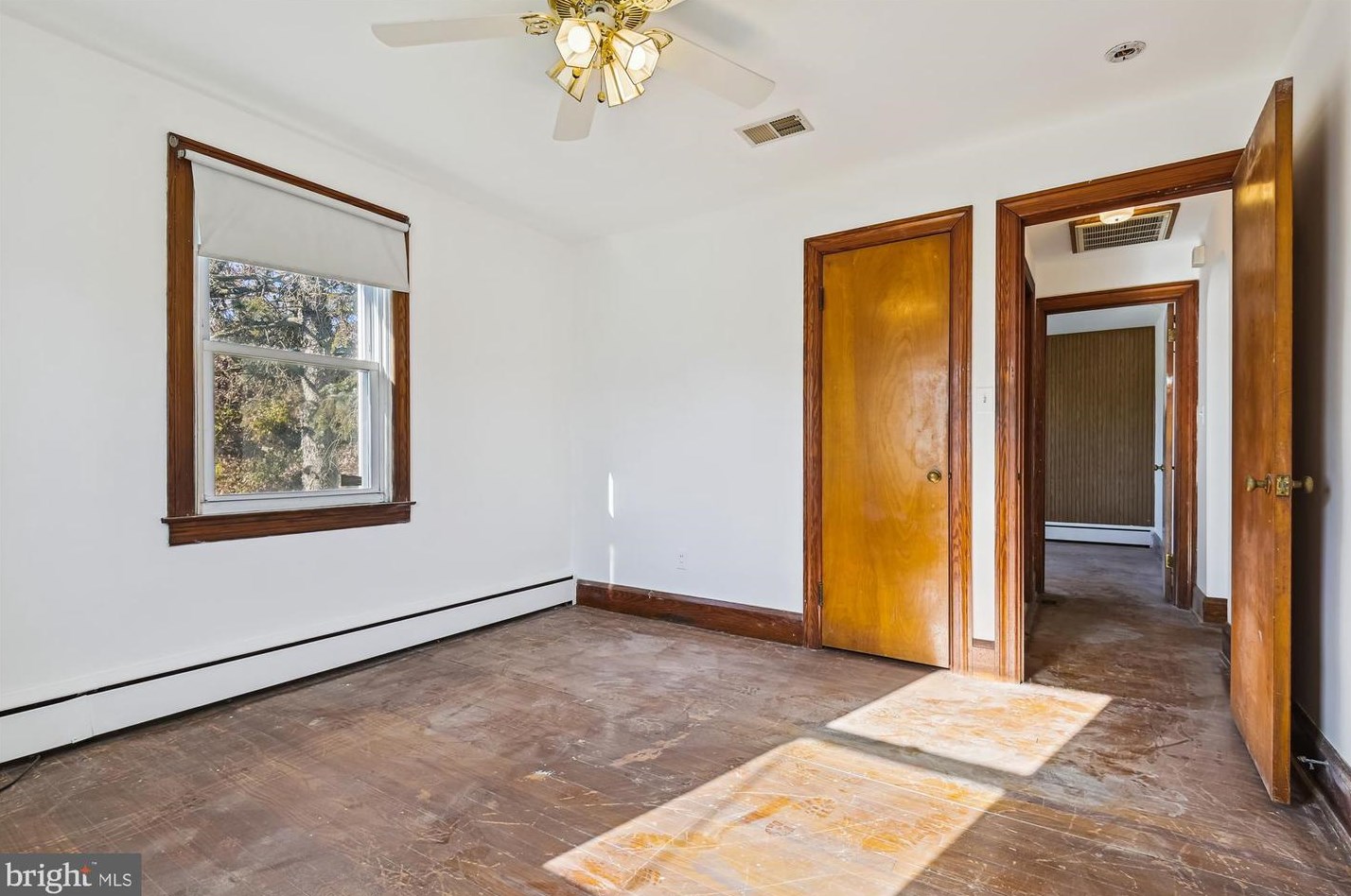 518 Hammonds Ln, Baltimore MD  21225-3644 exterior