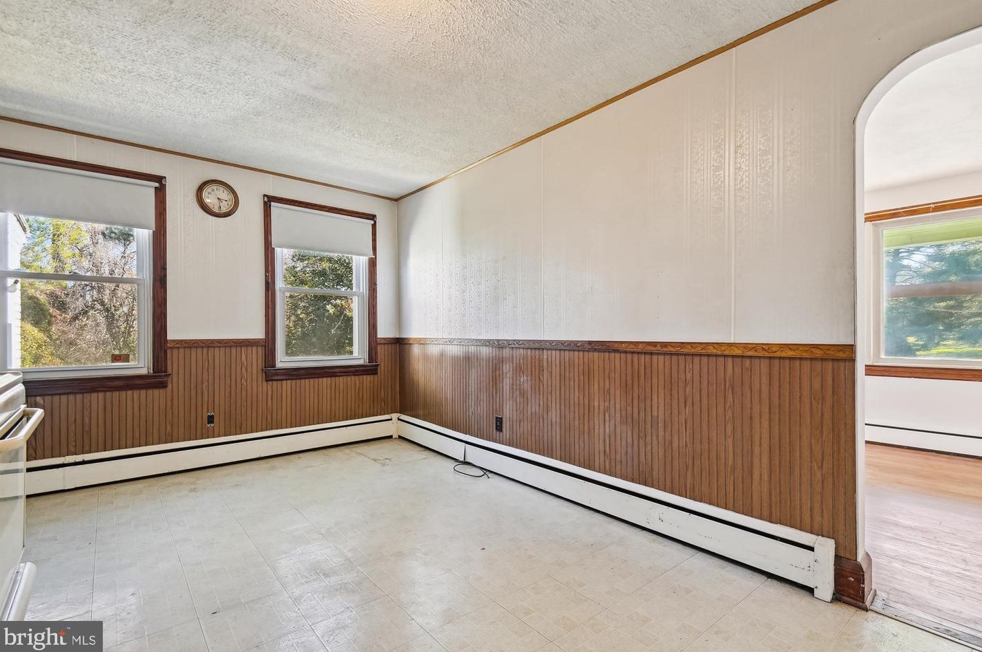 518 Hammonds Ln, Baltimore MD  21225-3644 exterior