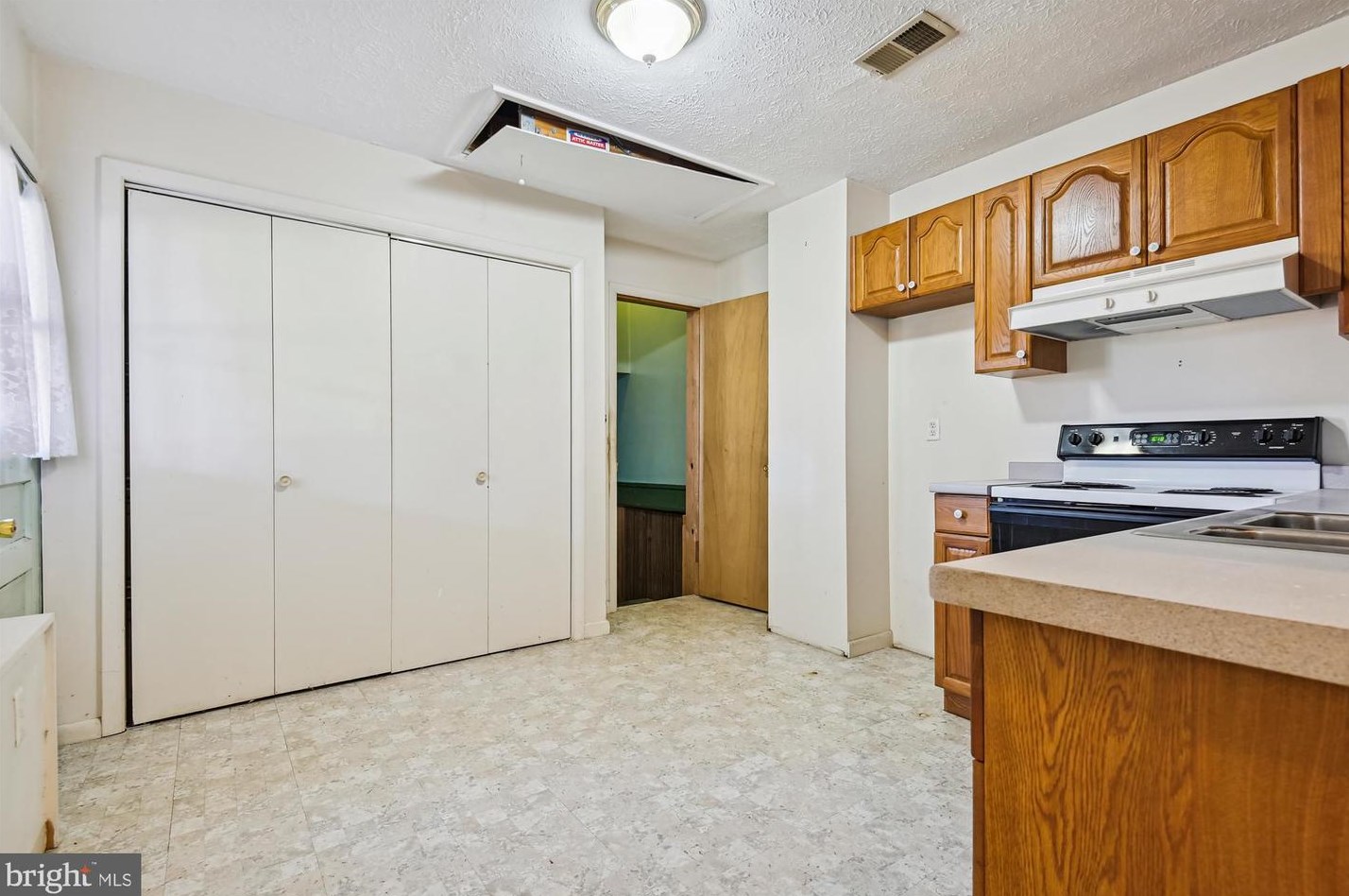 518 Hammonds Ln, Baltimore MD  21225-3644 exterior