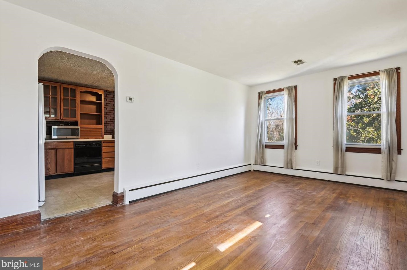 518 Hammonds Ln, Baltimore MD  21225-3644 exterior