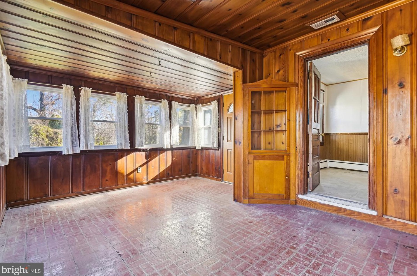 518 Hammonds Ln, Baltimore MD  21225-3644 exterior