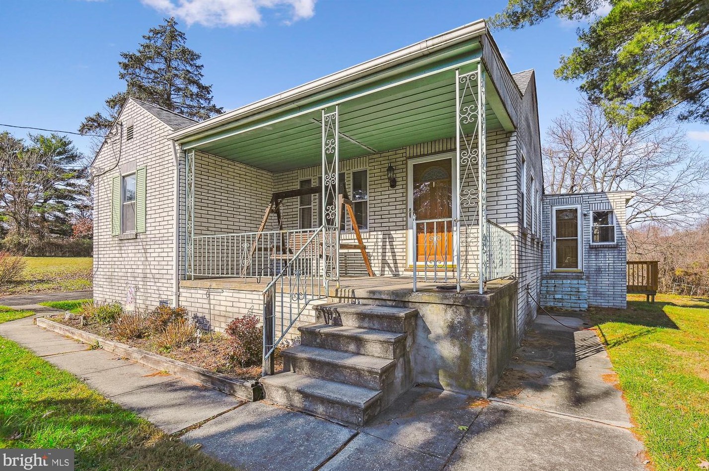 518 Hammonds Ln, Baltimore MD  21225-3644 exterior