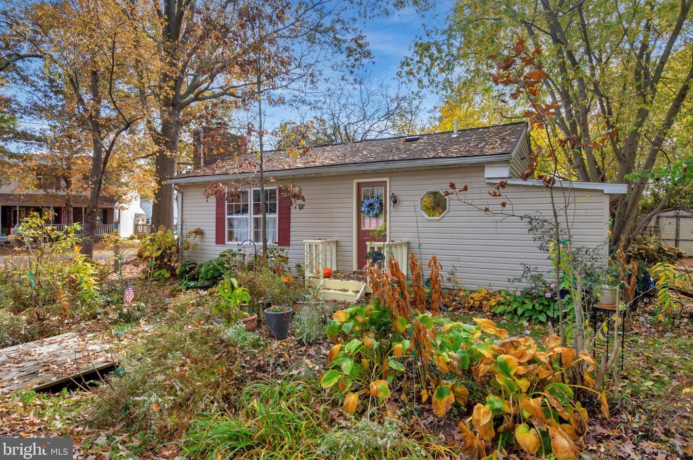 1215 Pine Ave, Shady Side, MD 20764