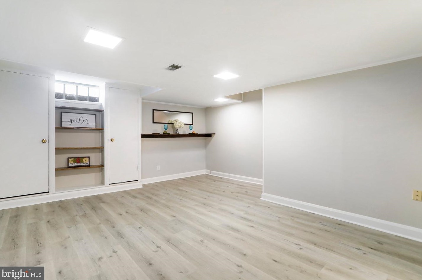 425 5th Ave, Baltimore MD  21227-3247 exterior