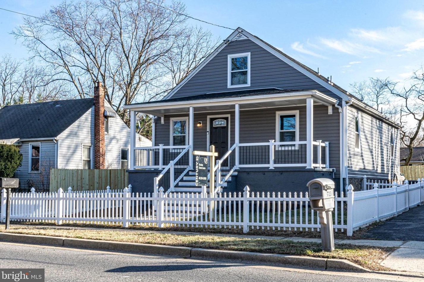 721 Hammonds Ln, Baltimore, MD 21225-3352