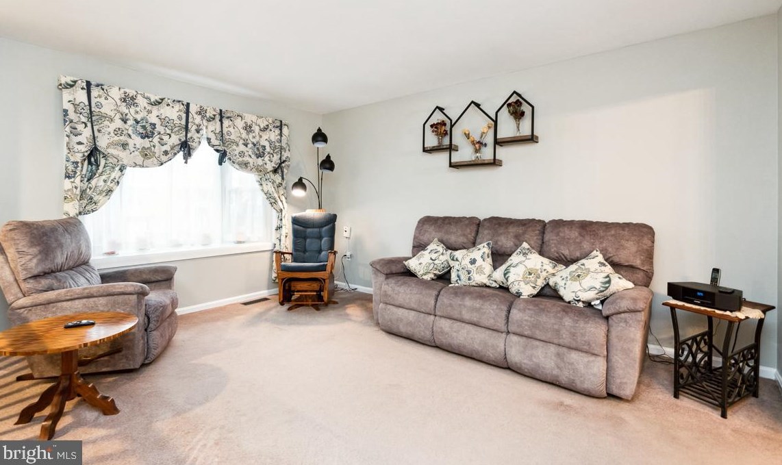 1014 Christmas Ln, Gambrills, MD 21054