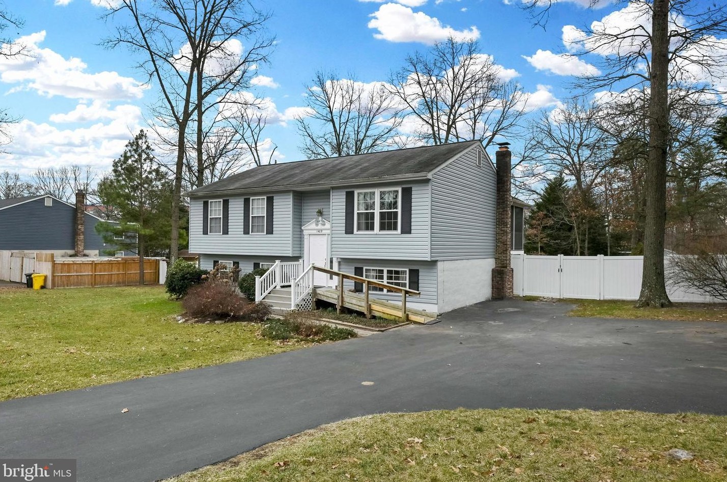 1409 Norcross Ln, Severn, MD 21144-1828
