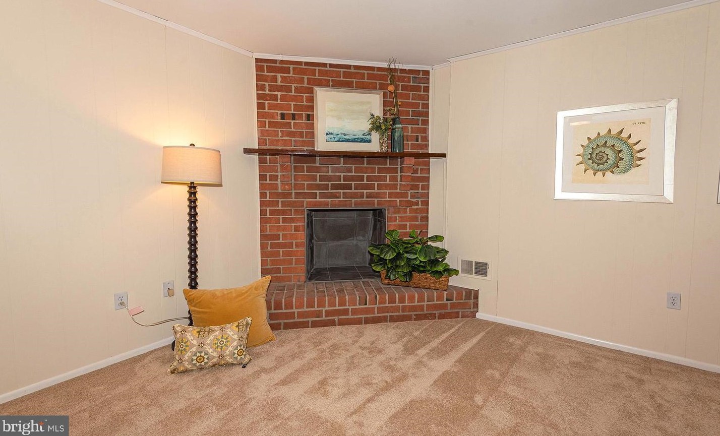 1590 Bandury Ct, Crofton MD 21114-1401 exterior