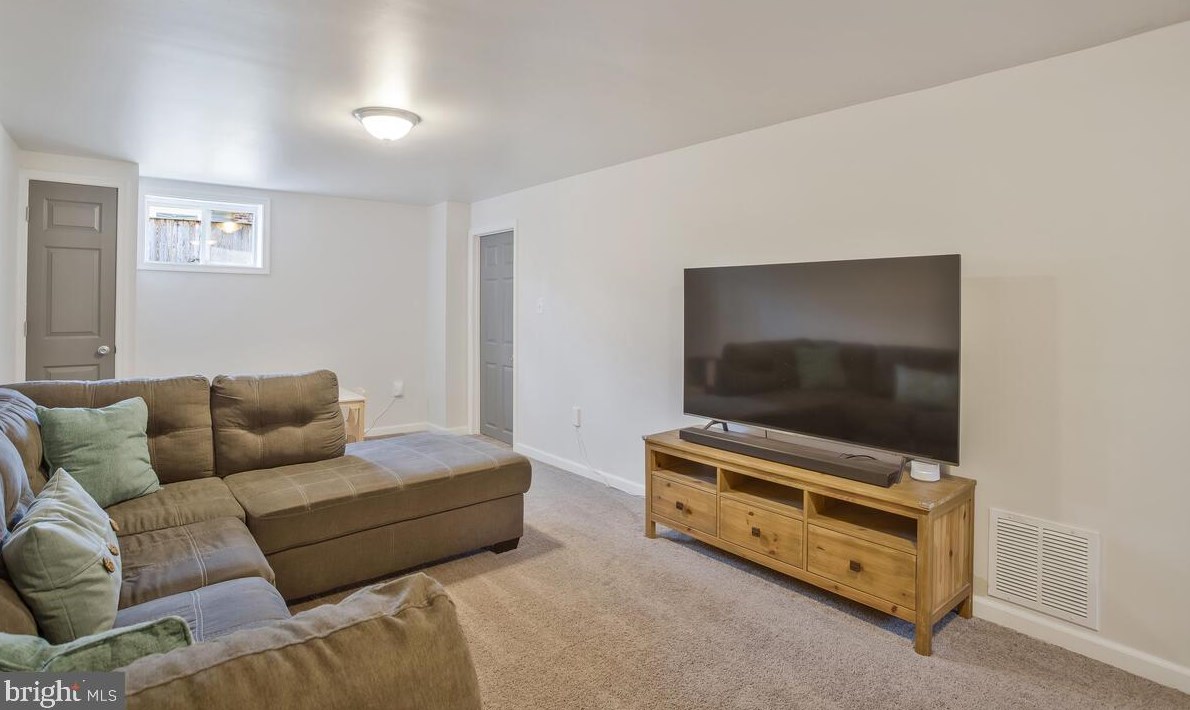 1057 Minnetonka Rd, Severn MD  21144-1136 exterior