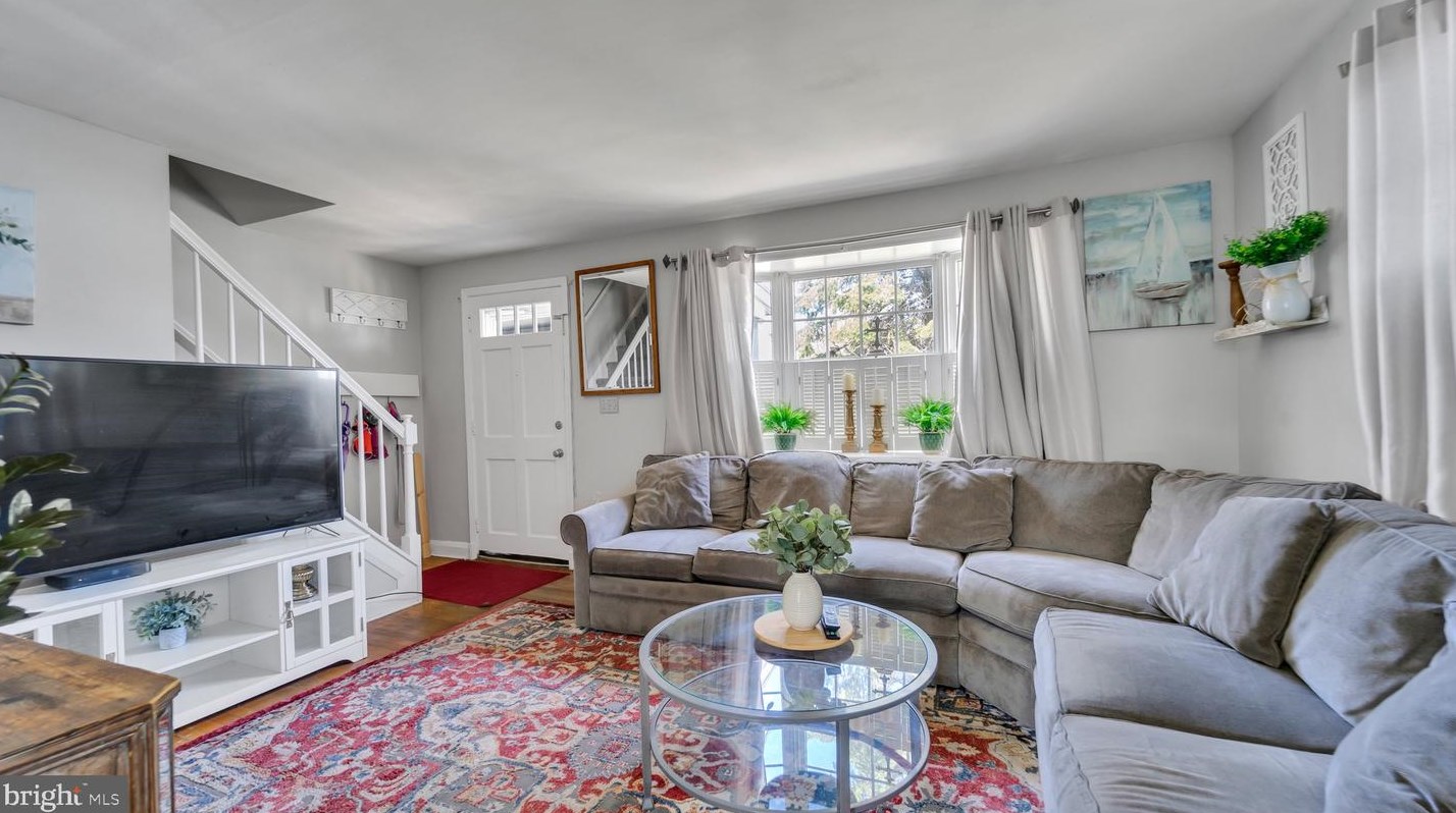 303 Southerly Rd, Baltimore, MD 21225-3024