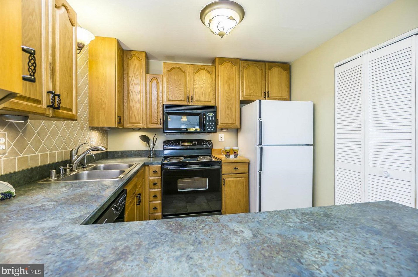 2217 Notely Ln, Crofton MD  21114-1728 exterior