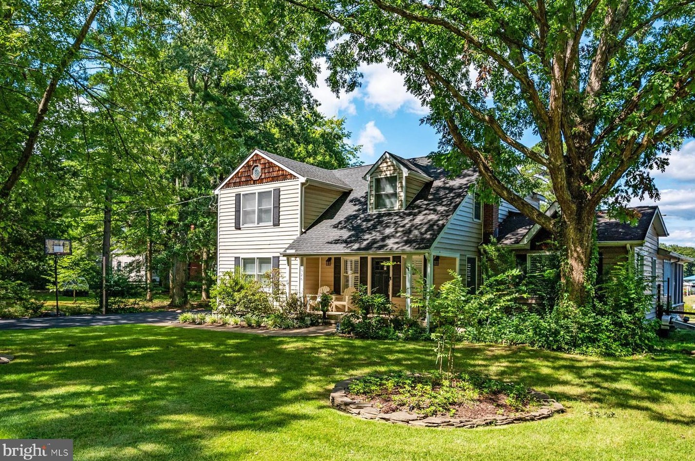1326 W River Rd, Shady Side, MD 20764