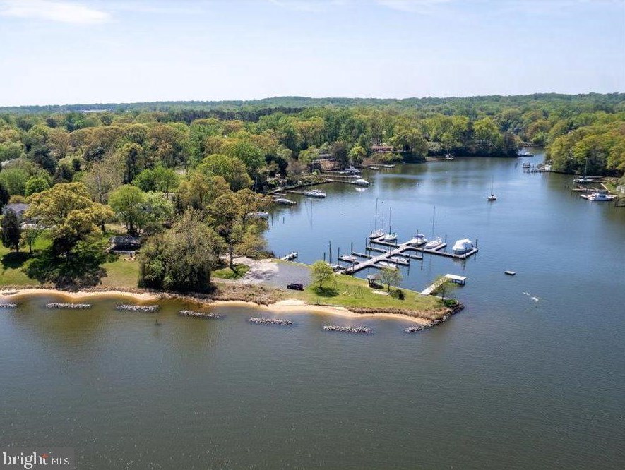 870 Twin Harbor Dr, Arnold, MD 21012