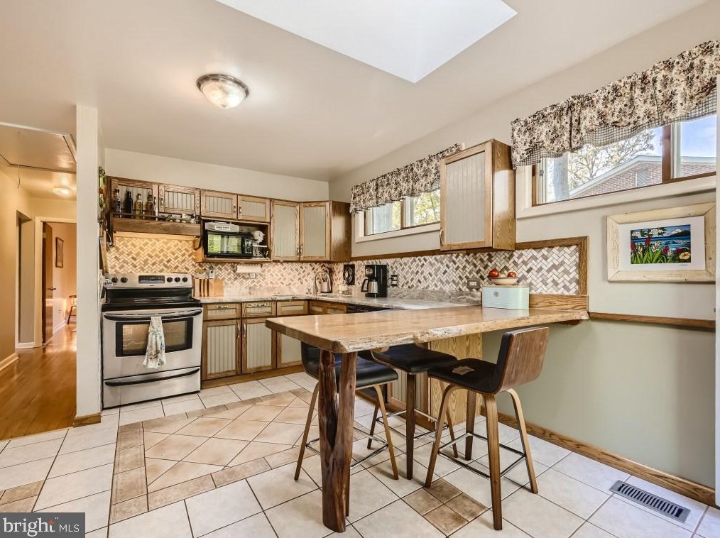 1825 Cedar Dr, Severn MD  21144-1005 exterior