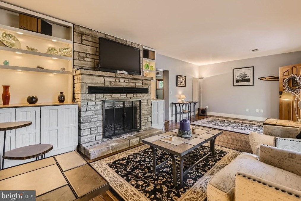 1825 Cedar Dr, Severn MD  21144-1005 exterior