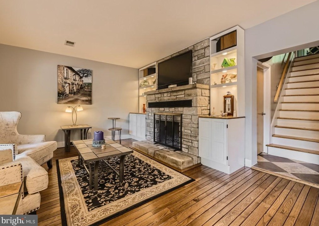 1825 Cedar Dr, Severn MD  21144-1005 exterior