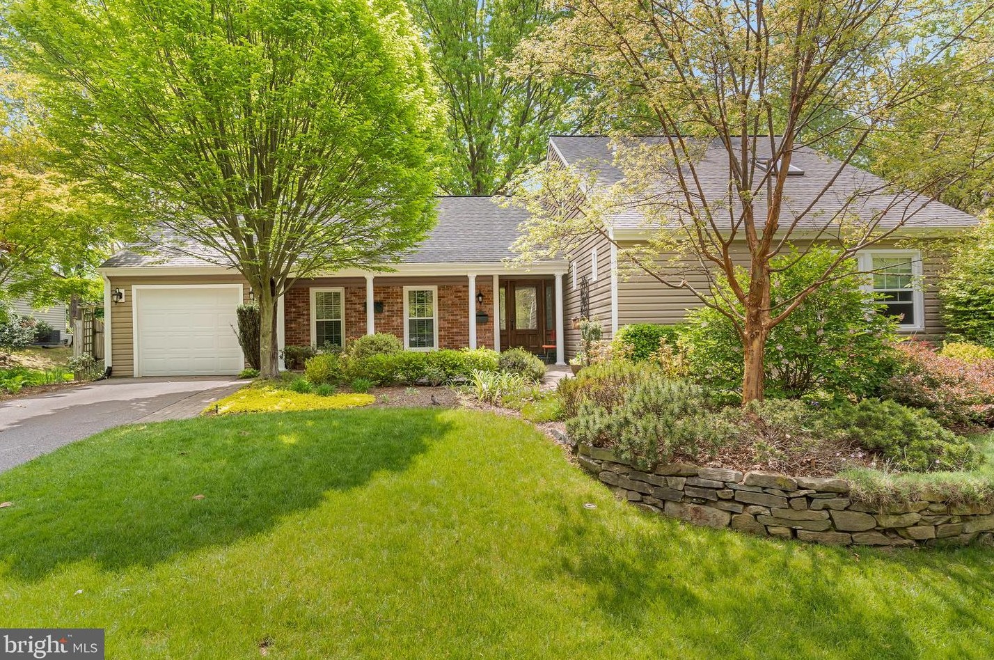 1924 Harcourt Ave, Crofton, MD 21114-2104