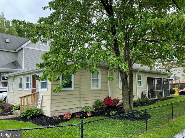1189 Grove Ave, Shady Side, MD 20764