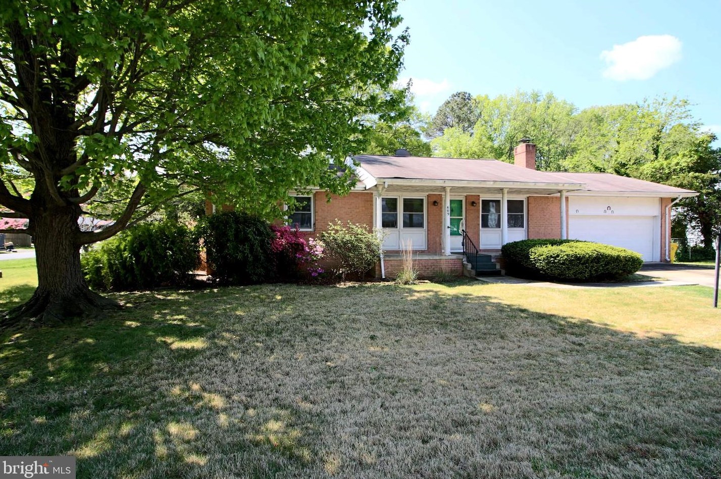 609 California Ave, Holland Point, MD 20714-9601