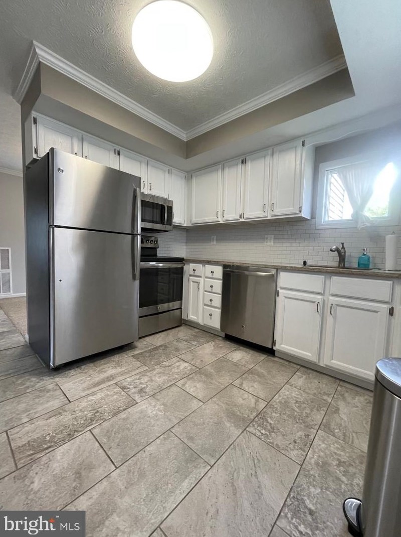 7897 End Dr, Baltimore MD  21226-2001 exterior