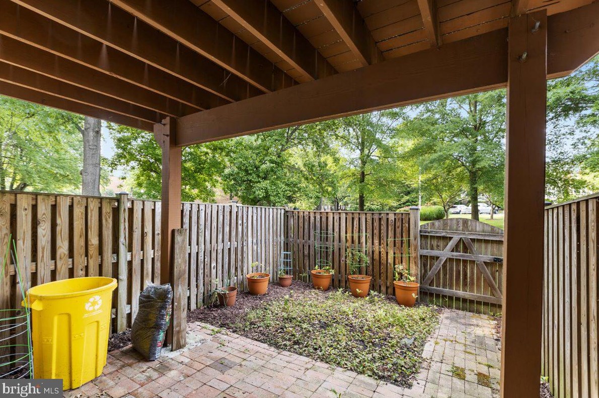 1404 Mara Vis Ct, Crofton MD 21114-1132 exterior