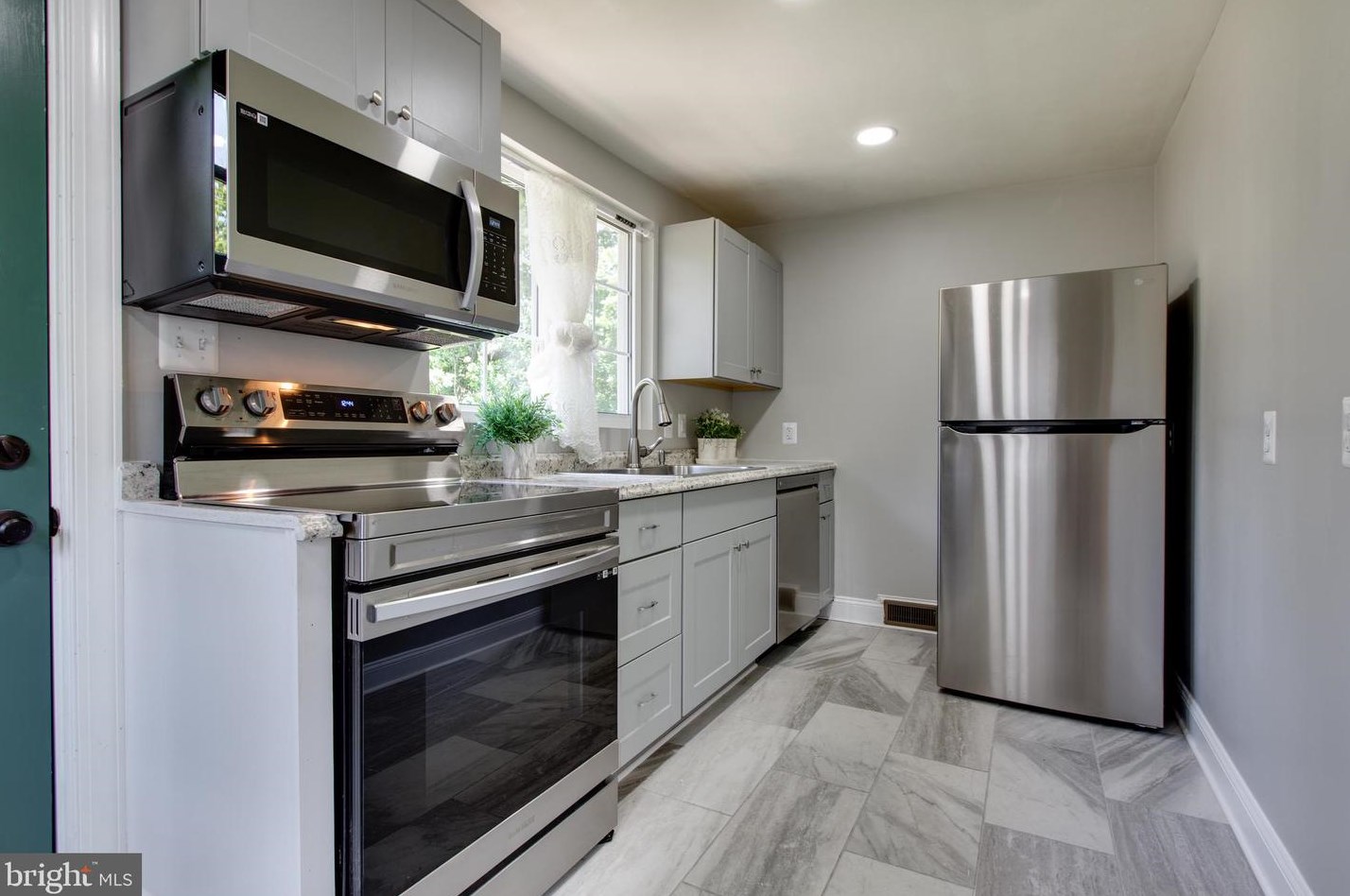 1062 Minnetonka Rd, Severn MD 21144-1139 exterior