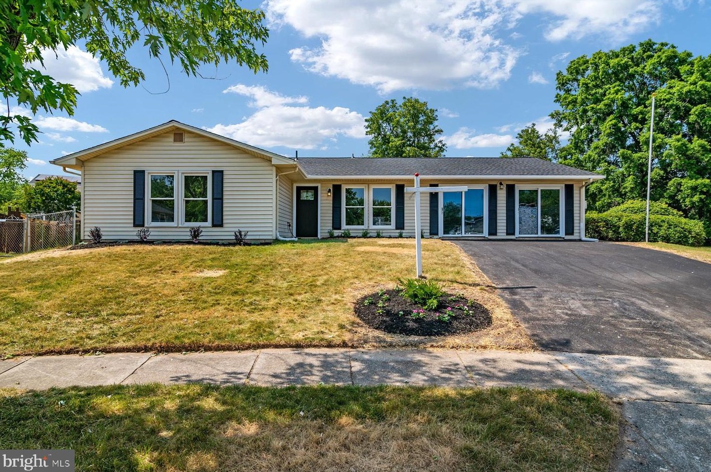 1870 Quebec St, Severn, MD 21144-1543