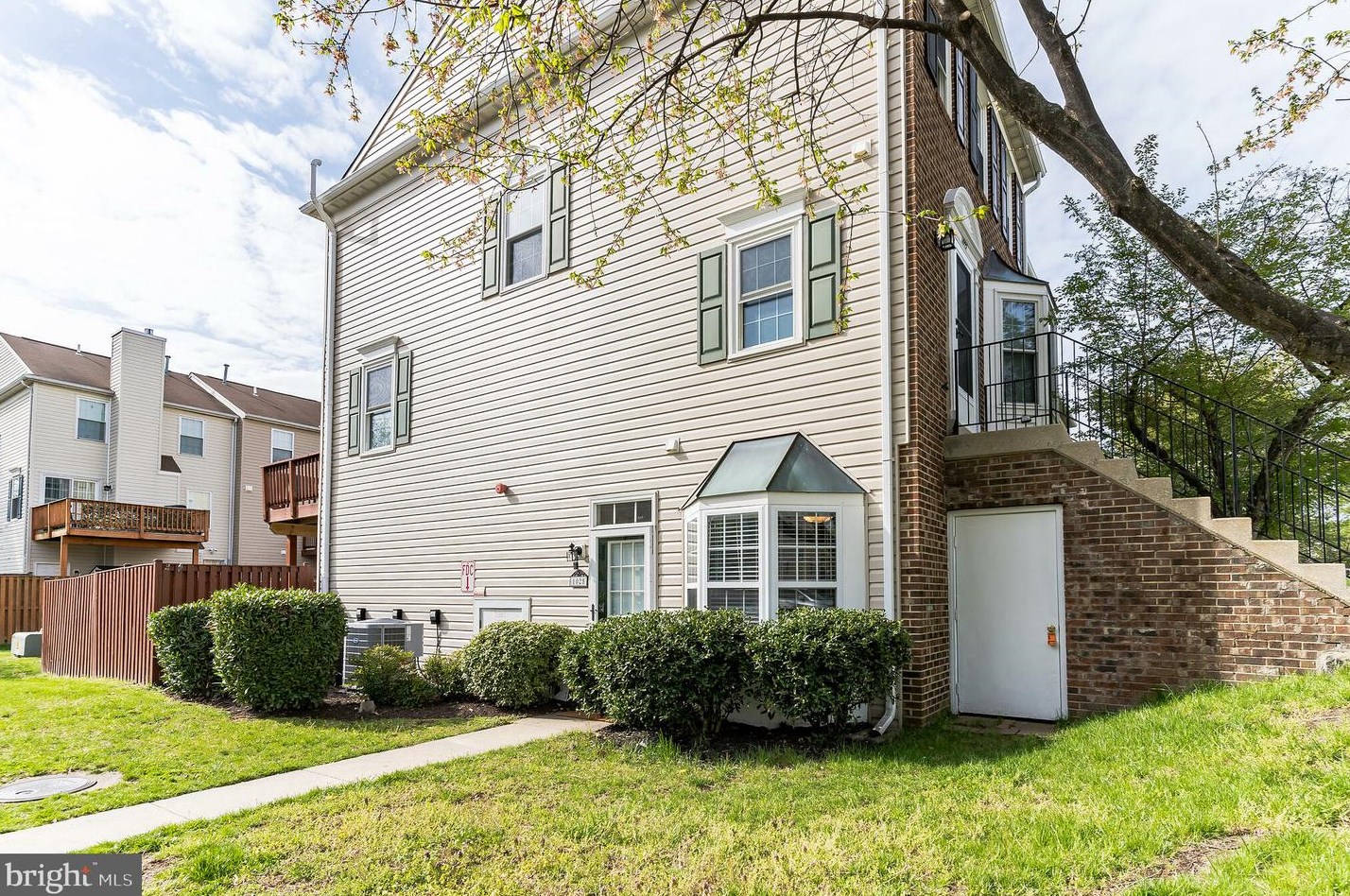 1025 Simsbury Ct, Crofton MD  21114-1673 exterior