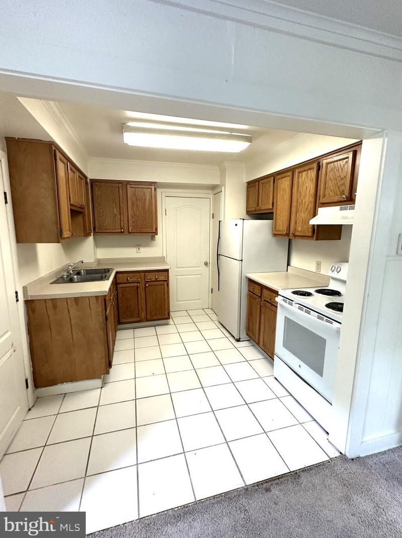 317 South Dr #a, Severna Park, MD 21146