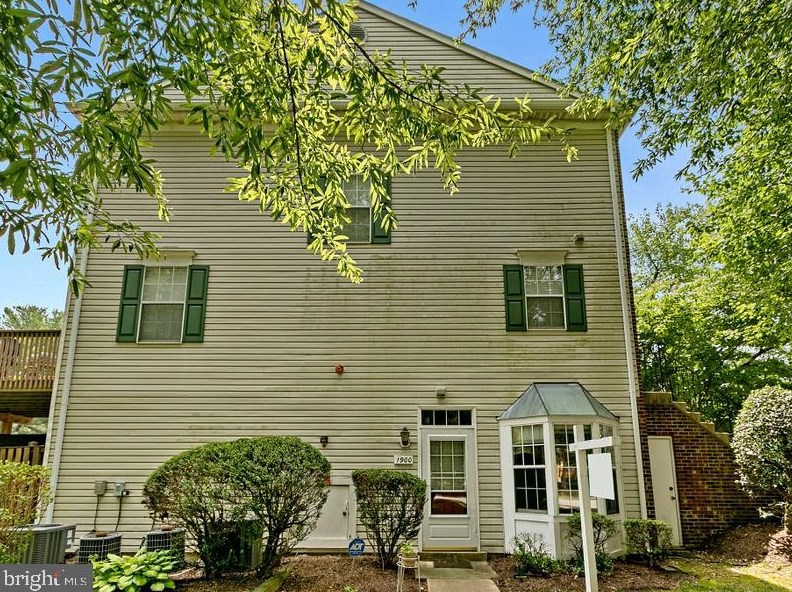 1900 Pawlet Dr, Crofton MD  21114-1687 exterior