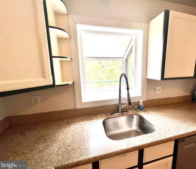 7832 Citadel Dr, Severn MD 21144-1513 exterior