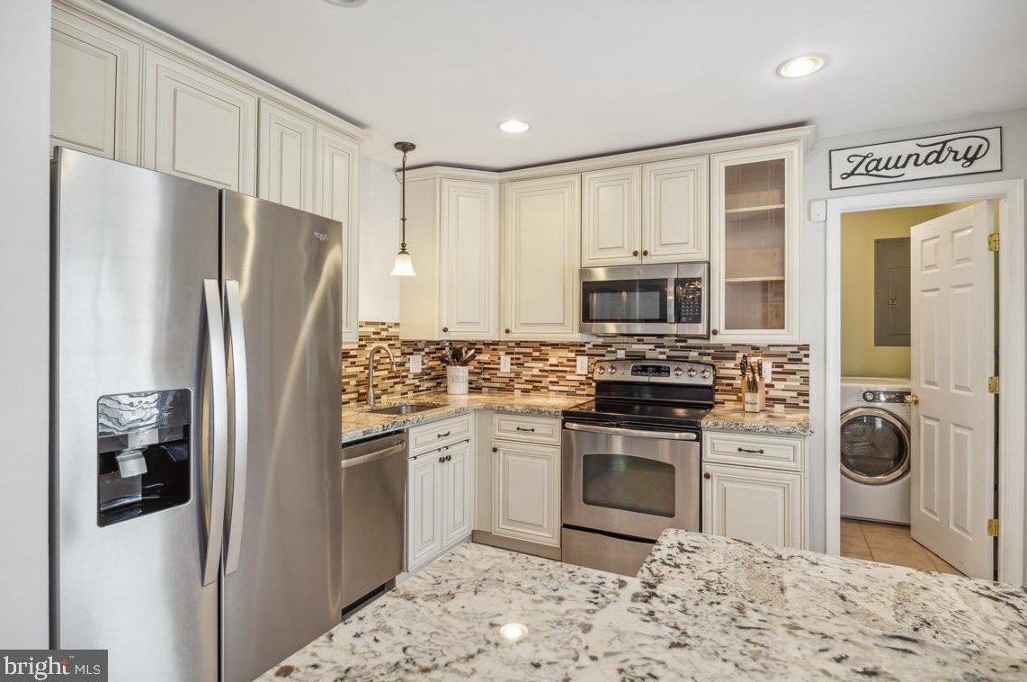 8256 Riviera Dr, Severn MD  21144-2429 exterior