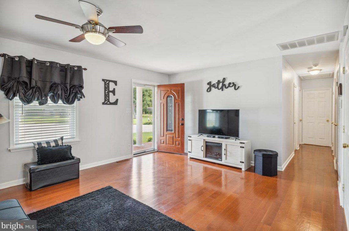 8256 Riviera Dr, Severn MD  21144-2429 exterior