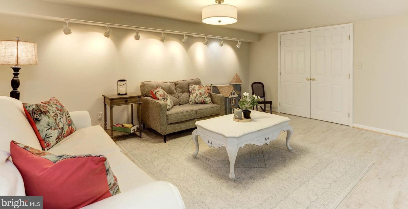 1765 Rochester St, Crofton MD 21114-2611 exterior