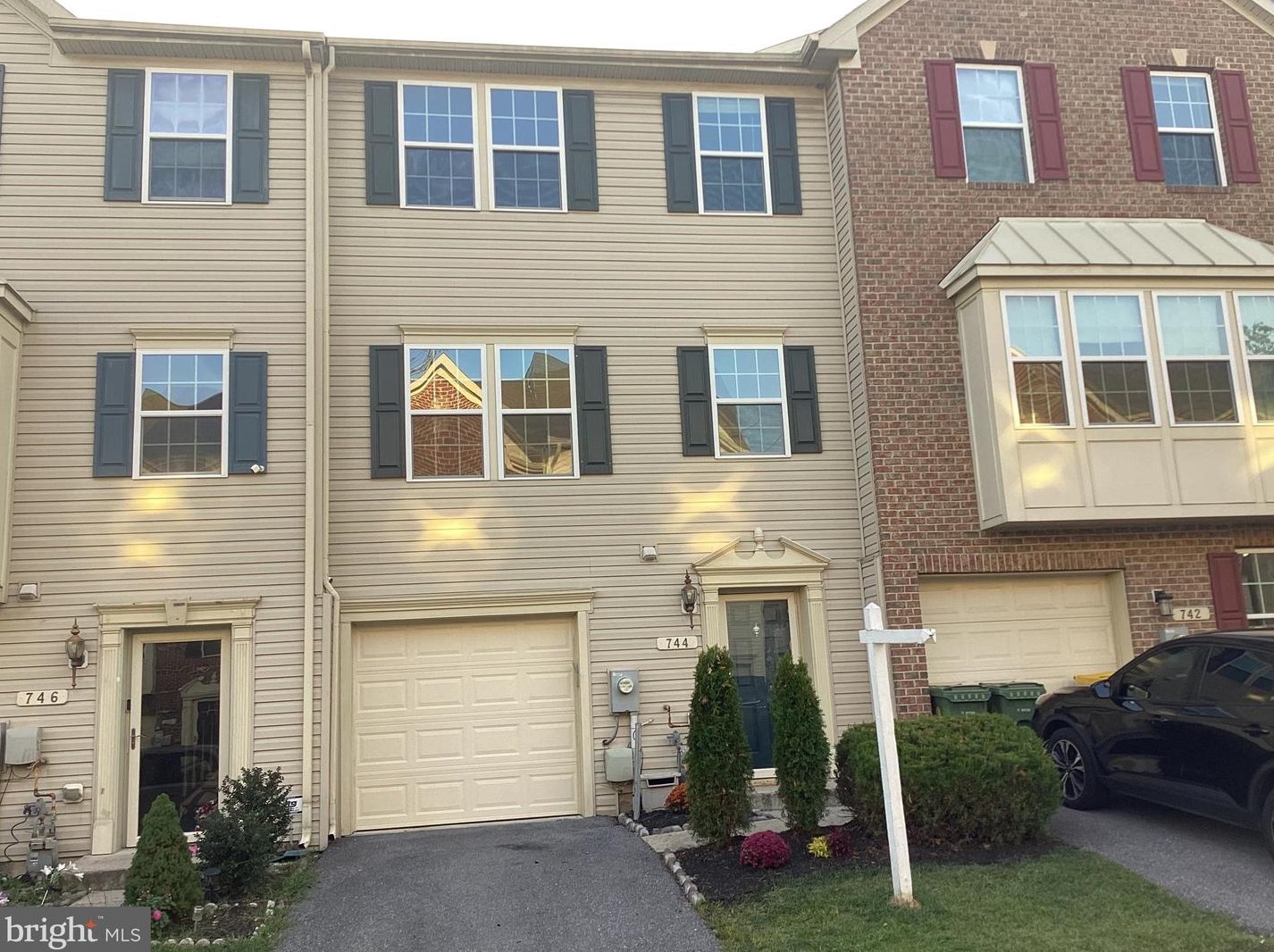 744 Olive Wood Ln, Baltimore, MD 21225-3390