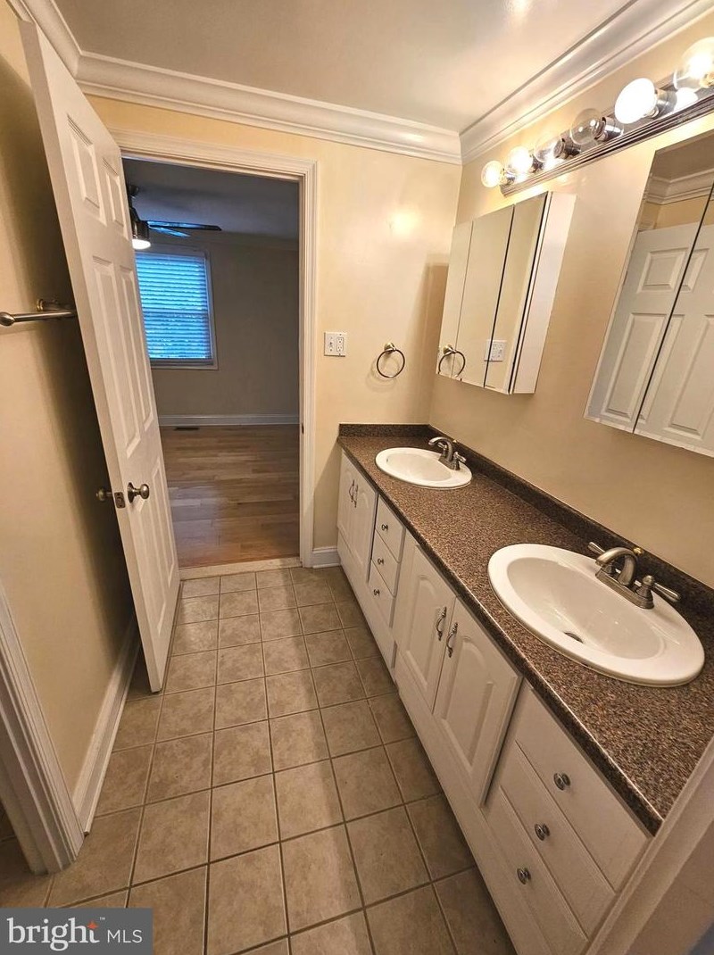 1676 Wilkshire Dr, Crofton MD 21114-2320 exterior