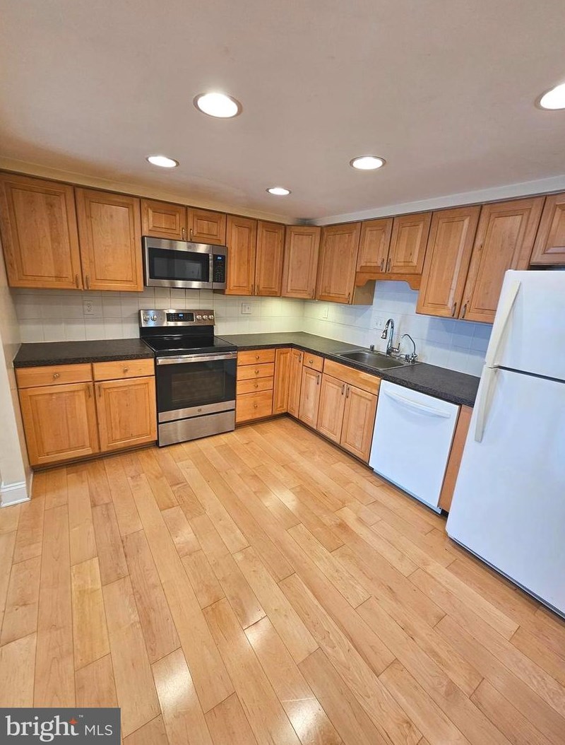 1676 Wilkshire Dr, Crofton MD  21114-2321 exterior