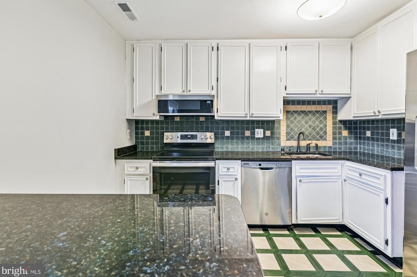 1516 Marlborough Ct, Crofton MD 21114-1123 exterior