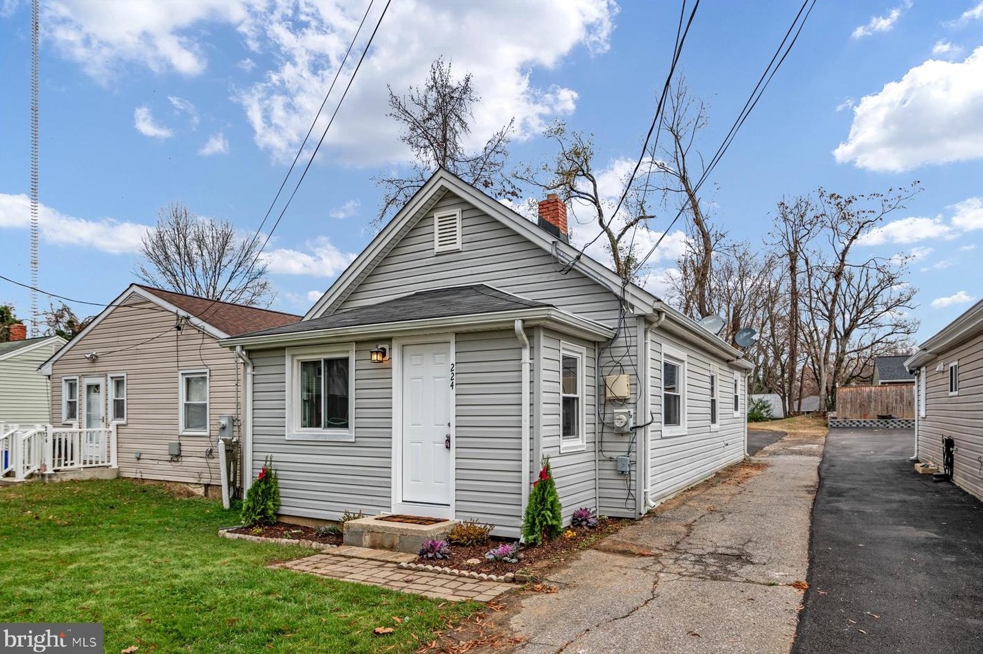 224 Admiral Dr, Annapolis MD  21401-3123 exterior