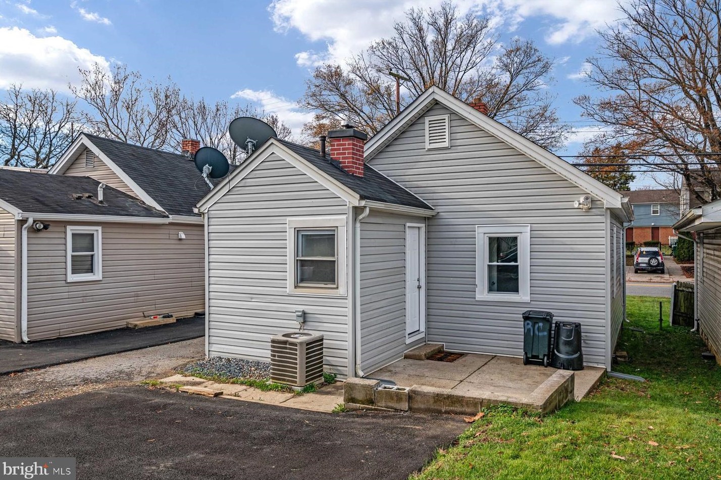 224 Admiral Dr, Annapolis MD  21401-3123 exterior