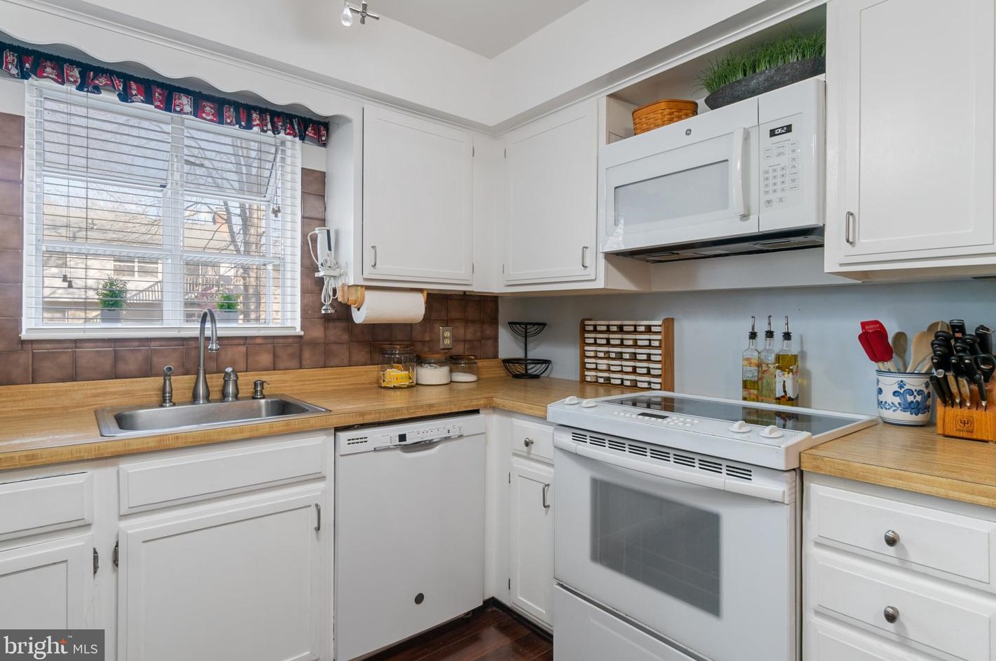 2304 Dartmouth Ln, Crofton MD  21114-1209 exterior