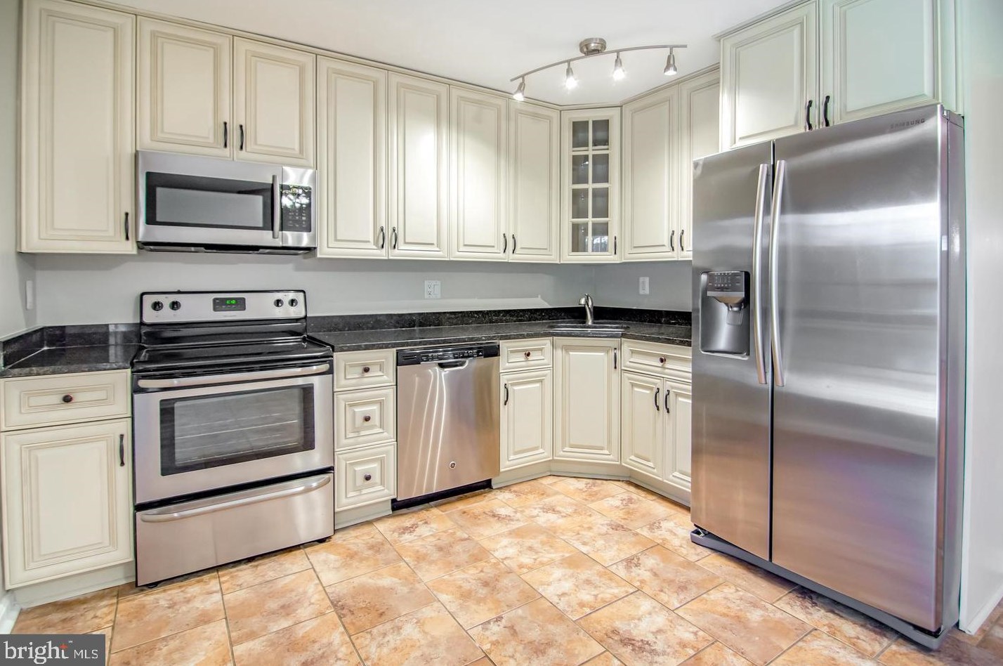 1528 Marlborough Ct, Crofton MD  21114-1108 exterior