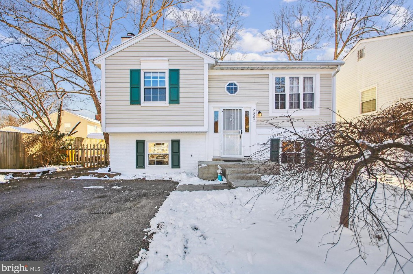 2303 Dartmouth Ln, Crofton, MD 21114-1208