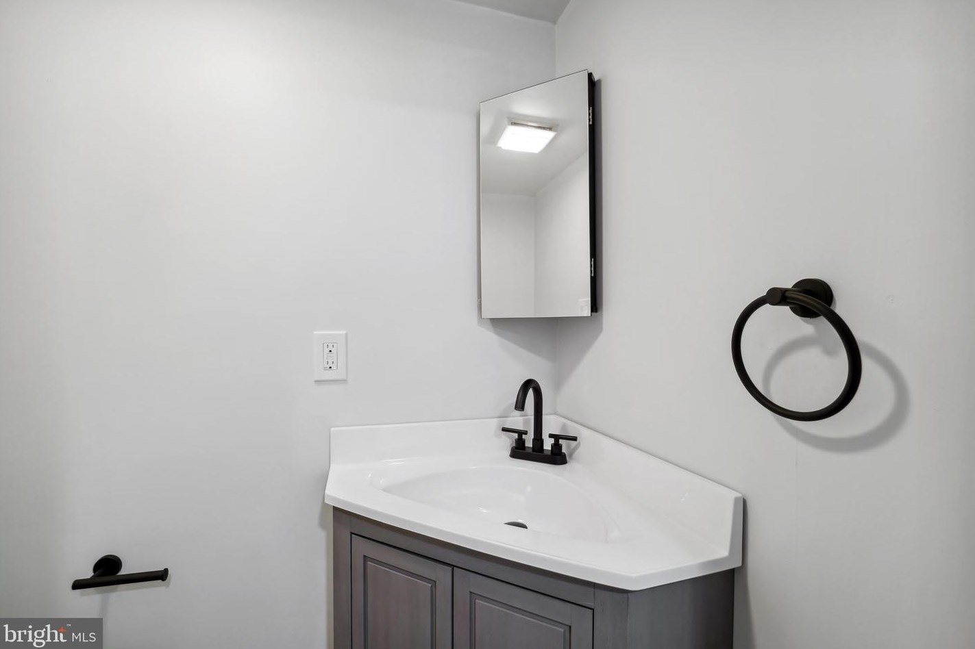 1726 Farmington Ct, Crofton MD 21114-2307 exterior