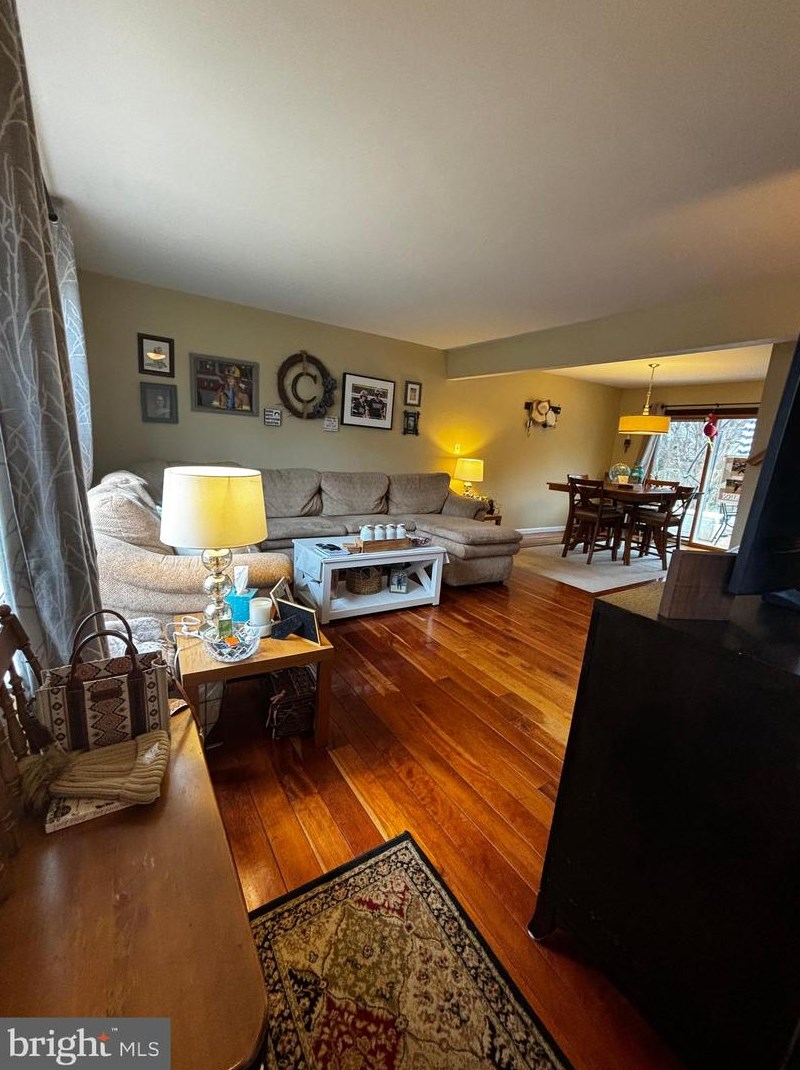 561 Norton Ln, Arnold, MD 21012