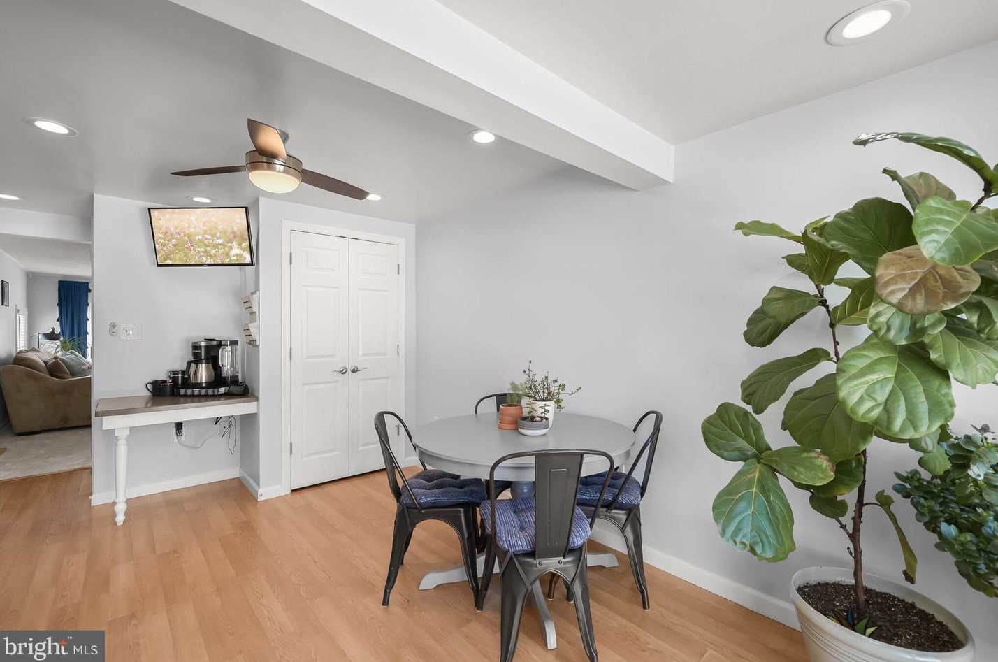 5609 Patrick Henry Dr, Baltimore MD  21225-3115 exterior