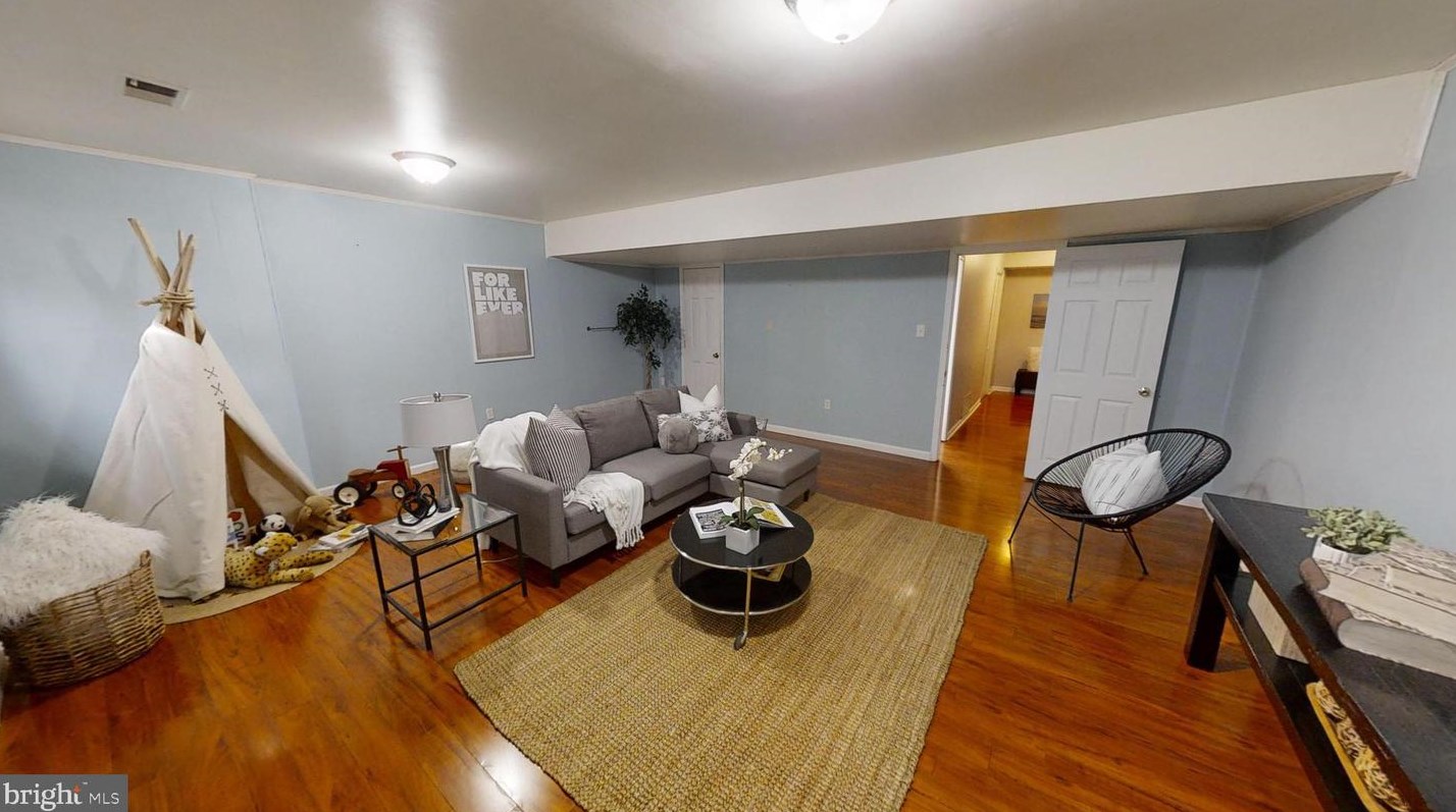 1686 Albermarle Dr, Crofton MD 21114-2015 exterior