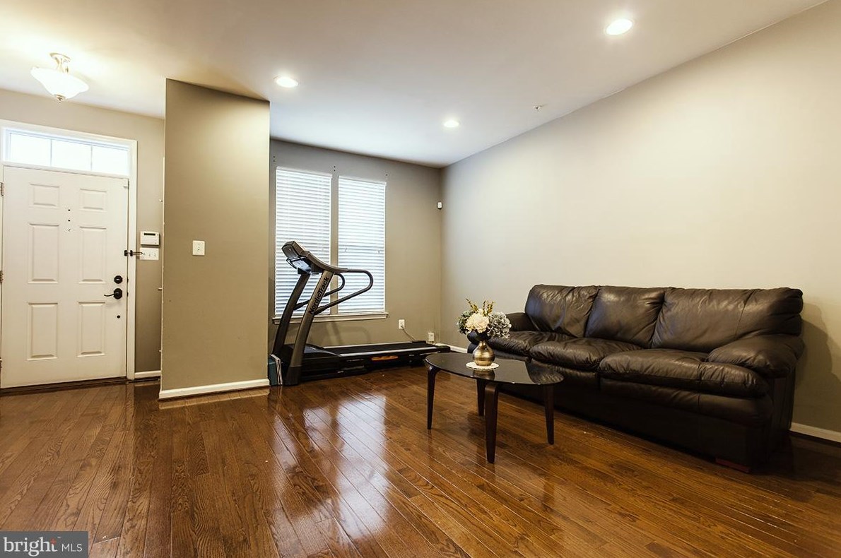 7254 Dorchester Woods Ln, Baltimore, MD 21076-2038