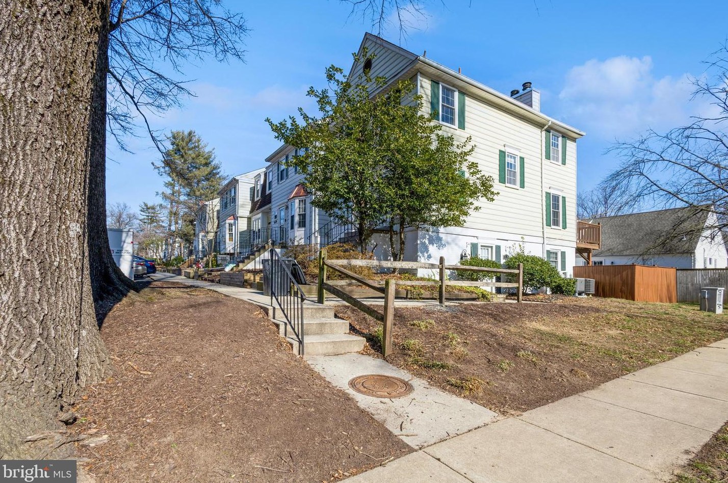 1551 Lowell Ct, Crofton MD exterior